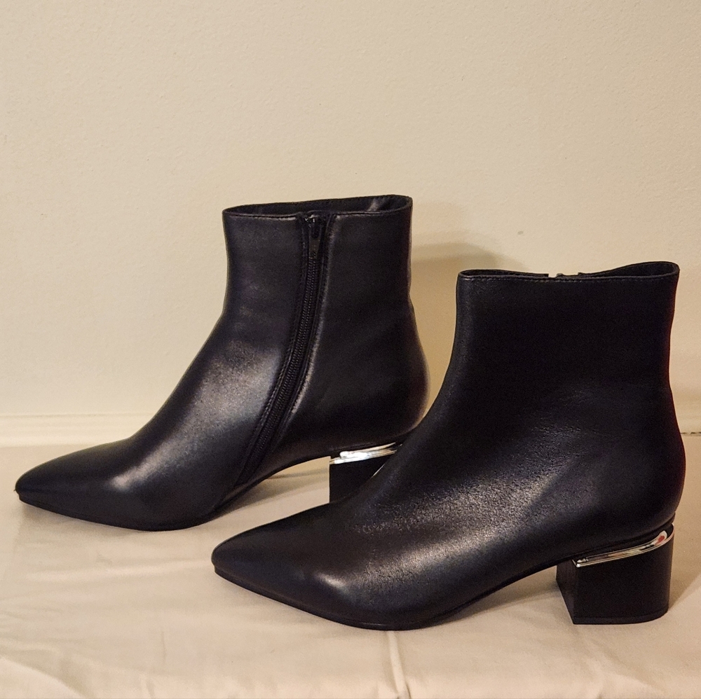 Vaneli Sleek Black Nappa Ankle Boots 9M